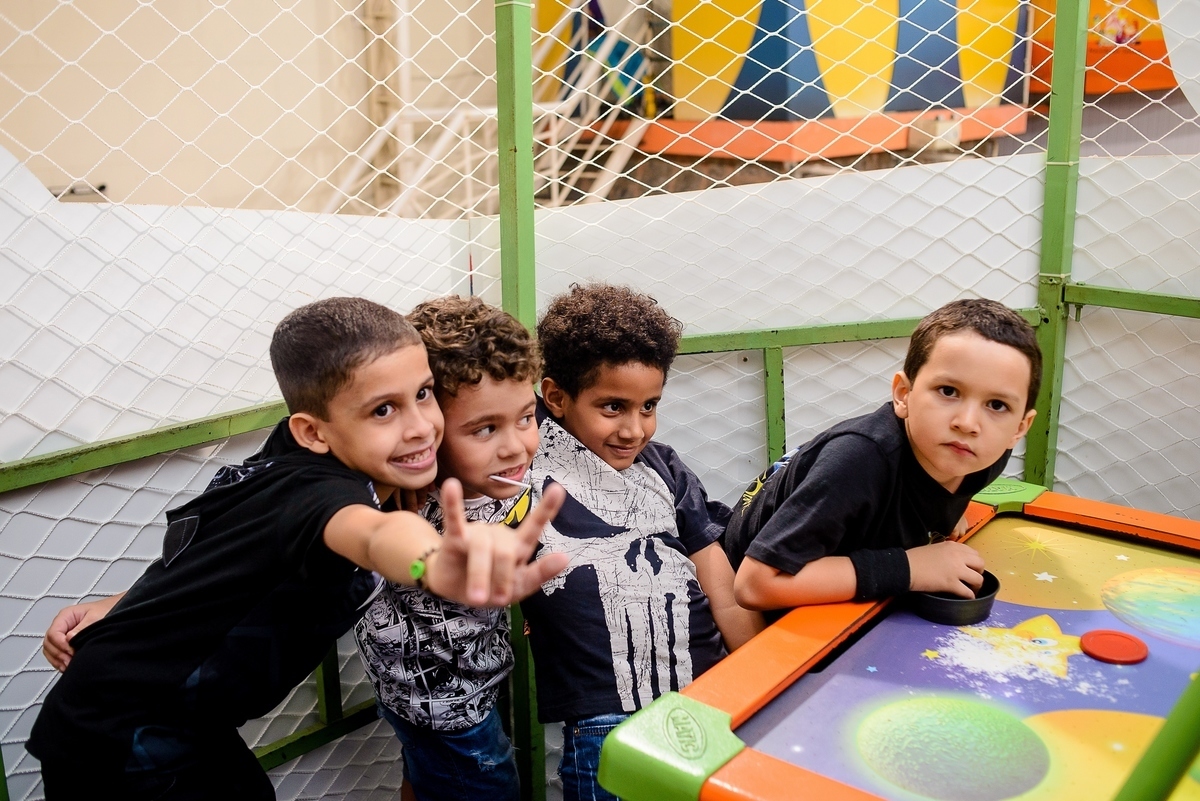 photography kids party theme iron maiden kids playing