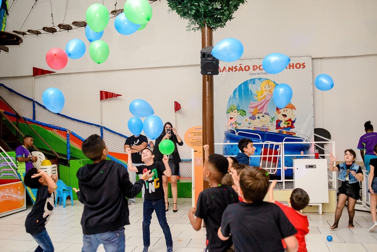 photography kids party theme iron maiden kids playing