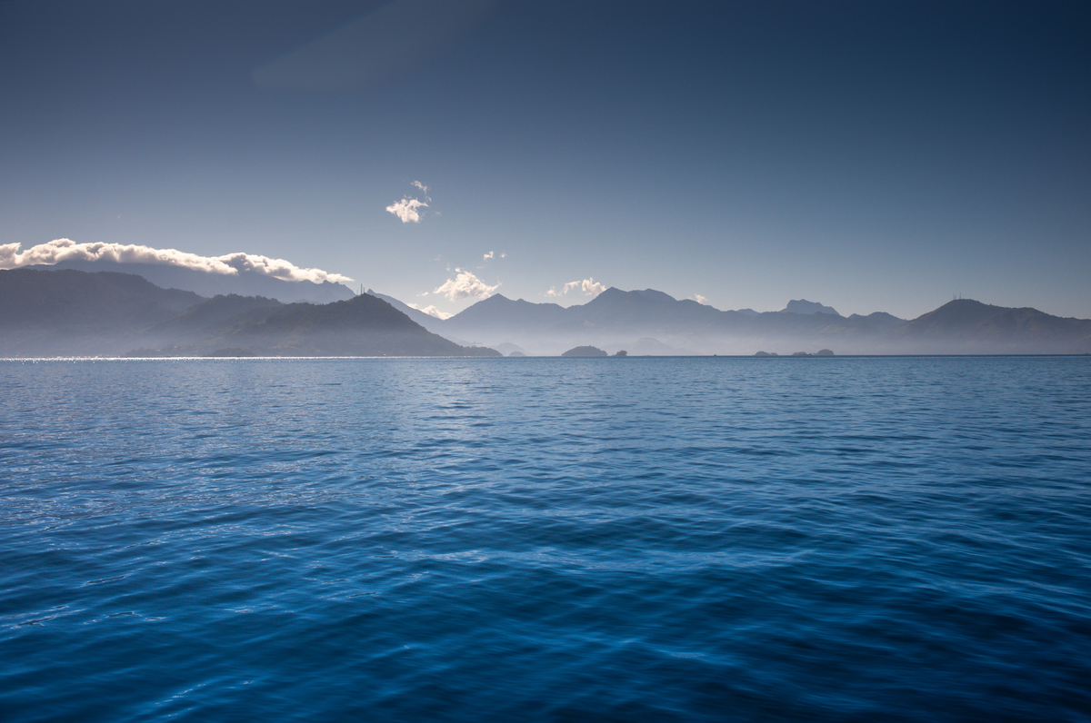 Fotografia do mar azul em Angra dos Reis Rio de Janeiro