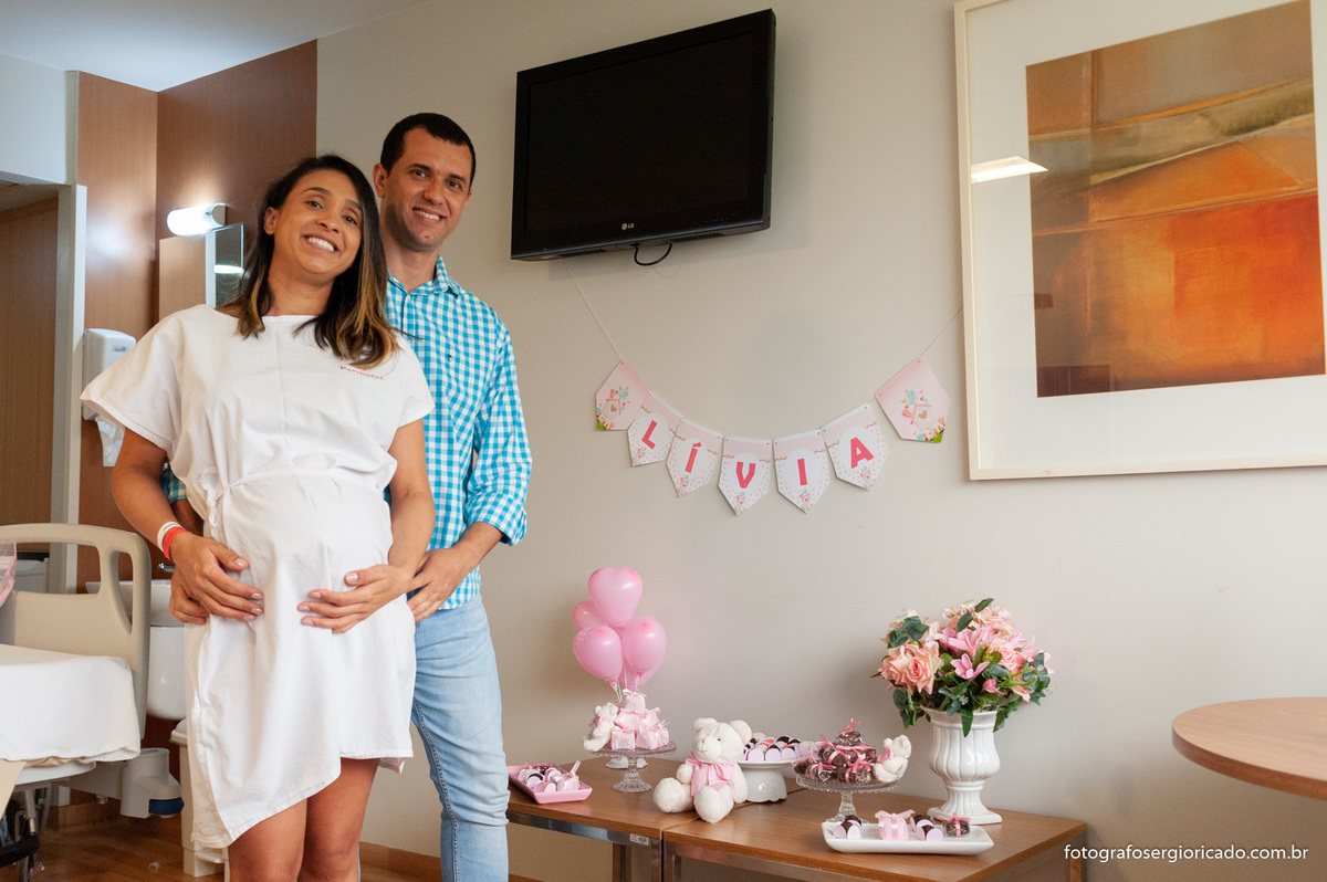 Retrato dos pais no quarto da Perinatal Barra aguardando a hora do parto