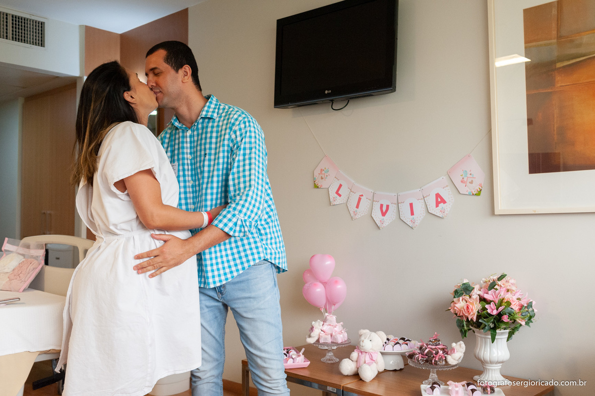 Retrato dos pais no quarto da Perinatal Barra aguardando a hora do parto
