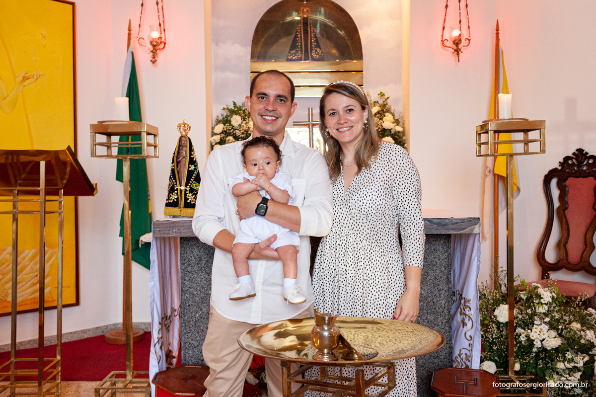Retrato dos padrinhos durante cerimônia do batismo na Capela de Nossa Senhora Aparecida no Cristo Redentor localizado no Morro do Corcovado no Rio de Janeiro