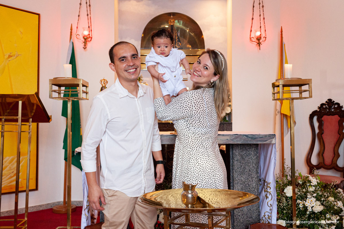 Retrato dos padrinhos durante cerimônia do batismo na Capela de Nossa Senhora Aparecida no Cristo Redentor localizado no Morro do Corcovado no Rio de Janeiro