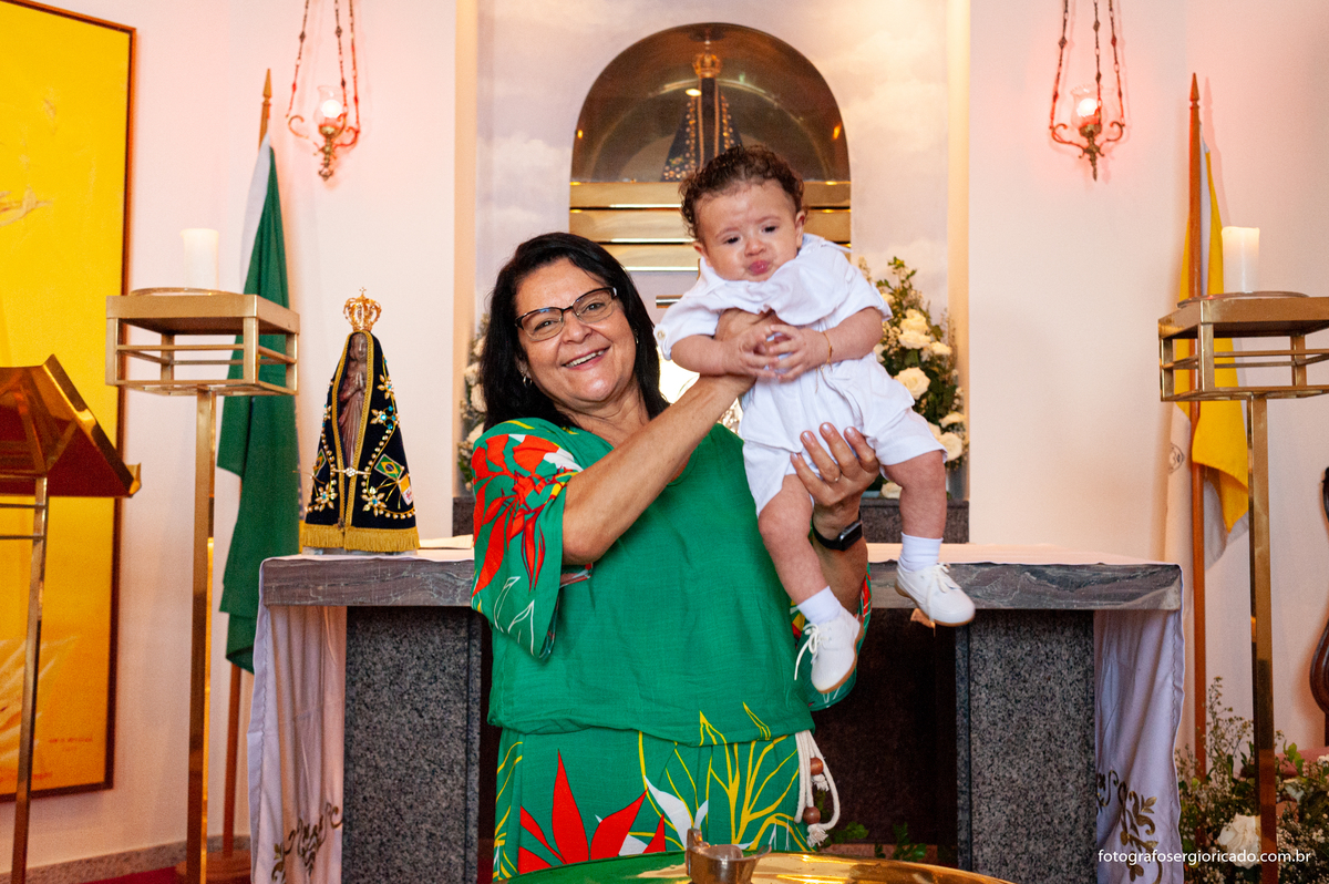 Retrato da madrinha de consagração durante cerimônia do batismo na Capela de Nossa Senhora Aparecida no Cristo Redentor localizado no Morro do Corcovado no Rio de Janeiro