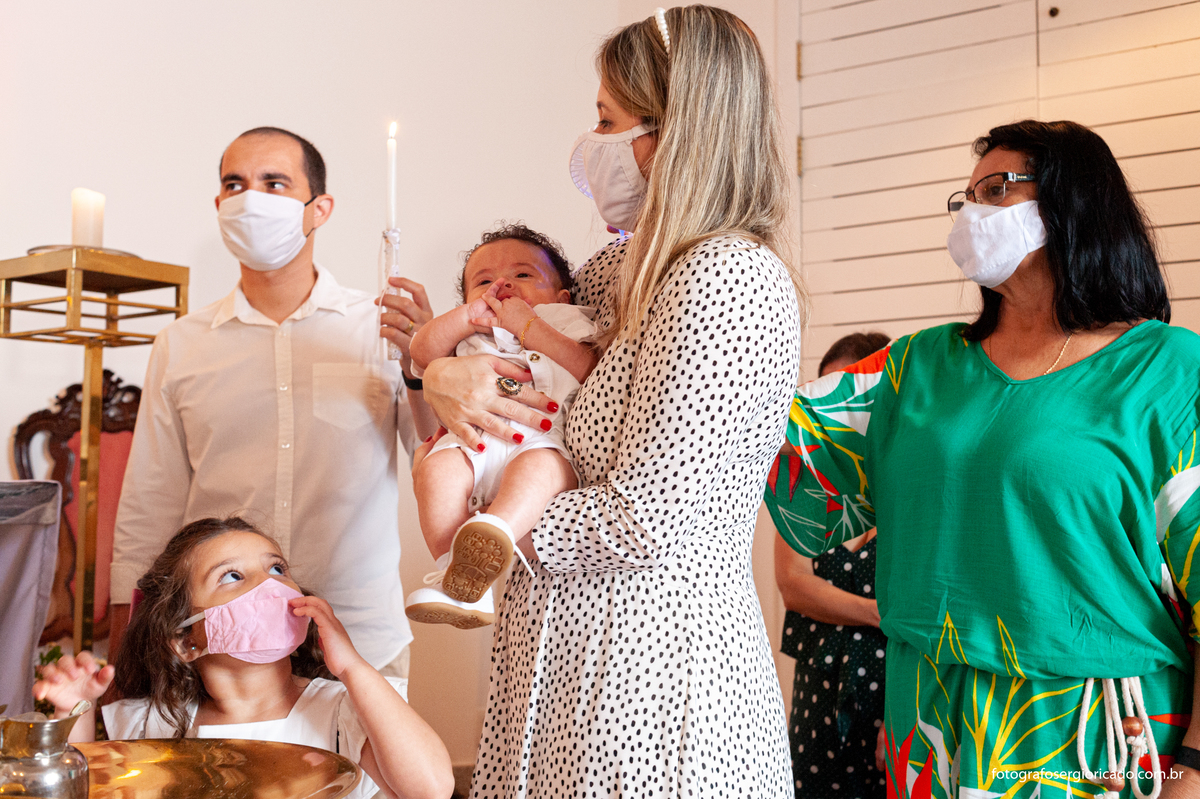 Fotografia dos padrinhos e madrinha de consagração na cerimônia de batismo na Capela de Nossa Senhora Aparecida no Cristo Redentor localizado no Morro do Corcovado no Rio de Janeiro