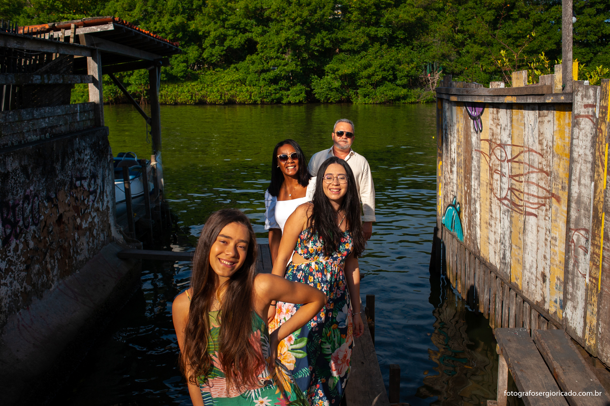 Fotografia de ensaio em família comemorando bodas de porcelana na Ilha da Gigóia na Barra da Tijuca no Rio de Janeiro