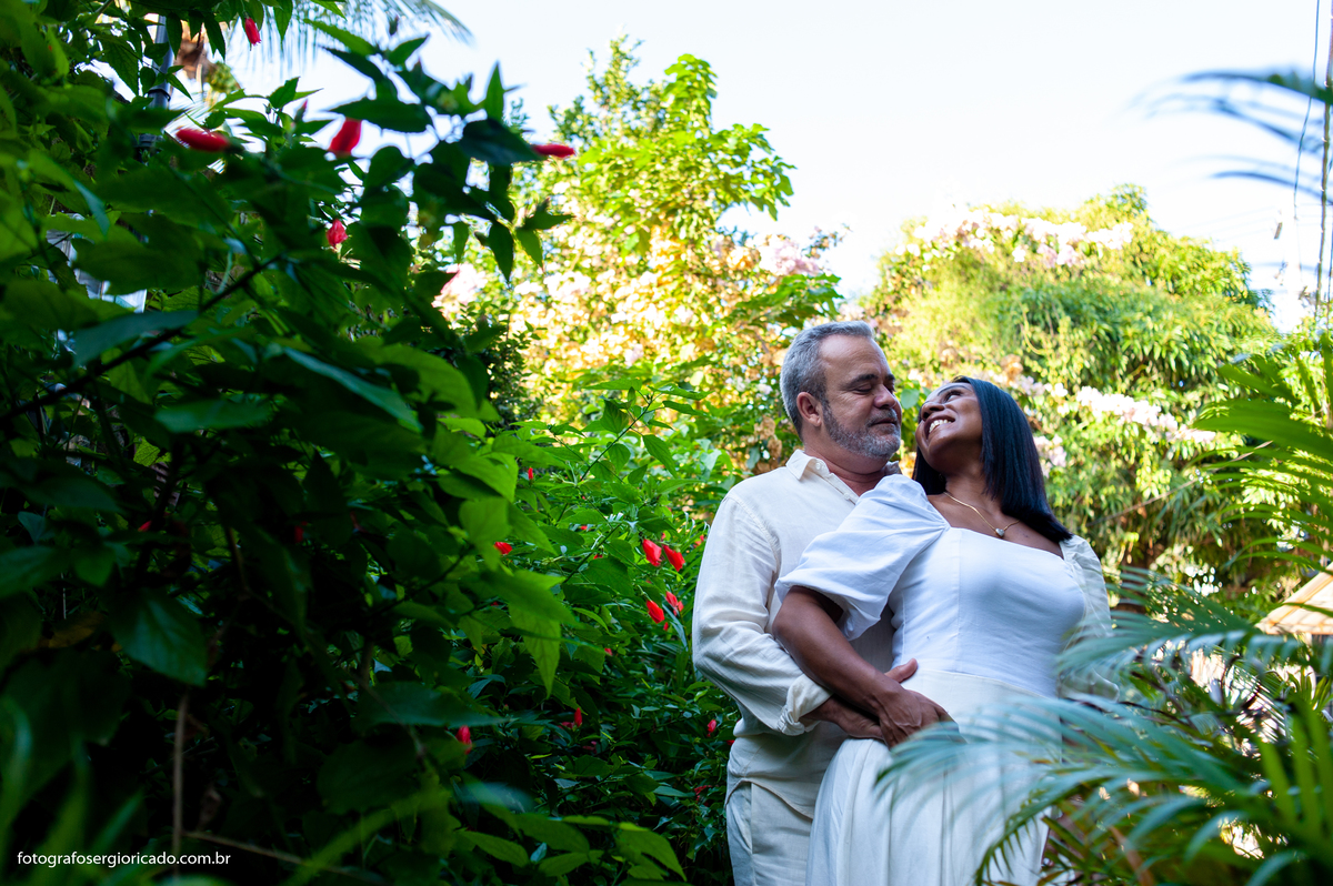 Fotografia de ensaio de casal na Ilha da Gigóia na Barra da Tijuca no Rio de Janeiro