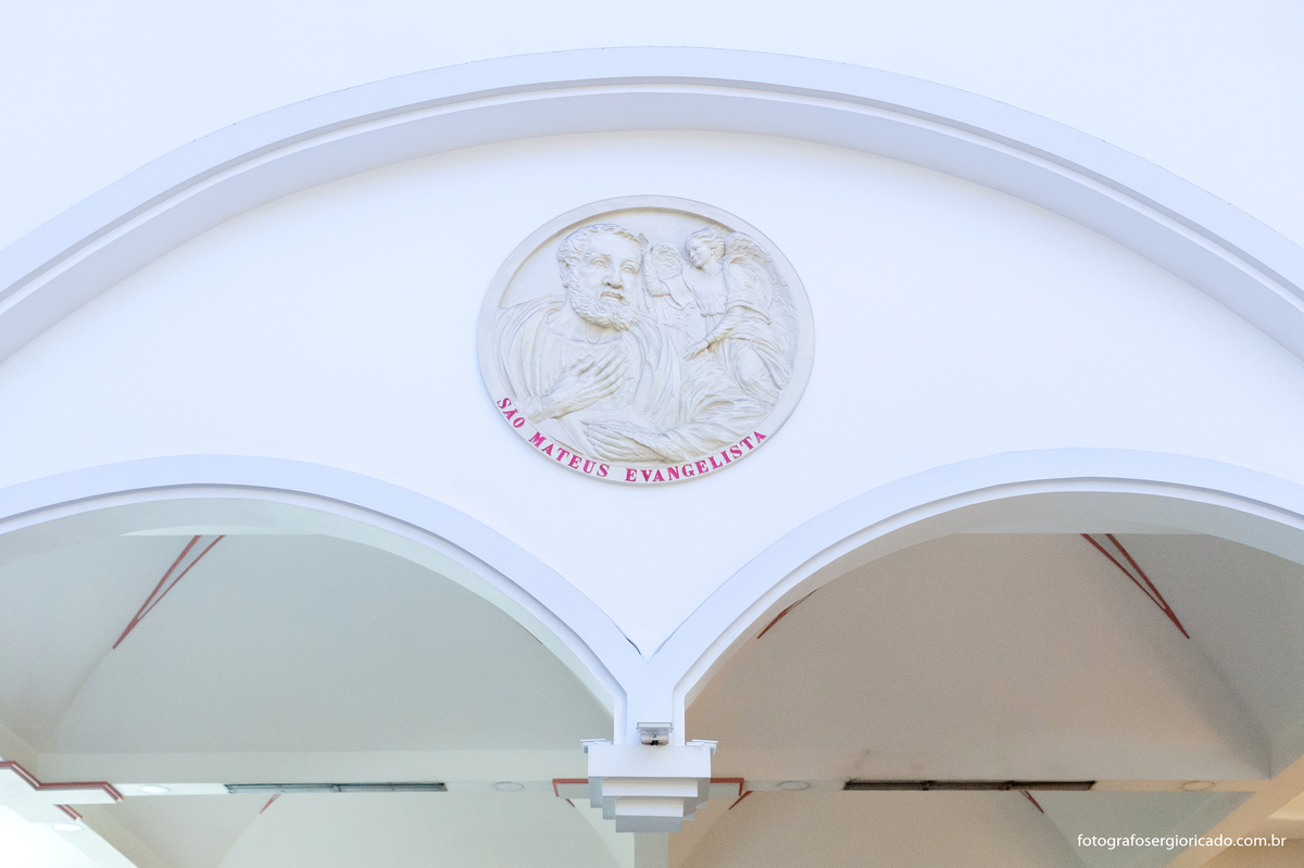 Fotografia do interior da Paróquia São Francisco de Paula na Barra da Tijuca no Rio de Janeiro