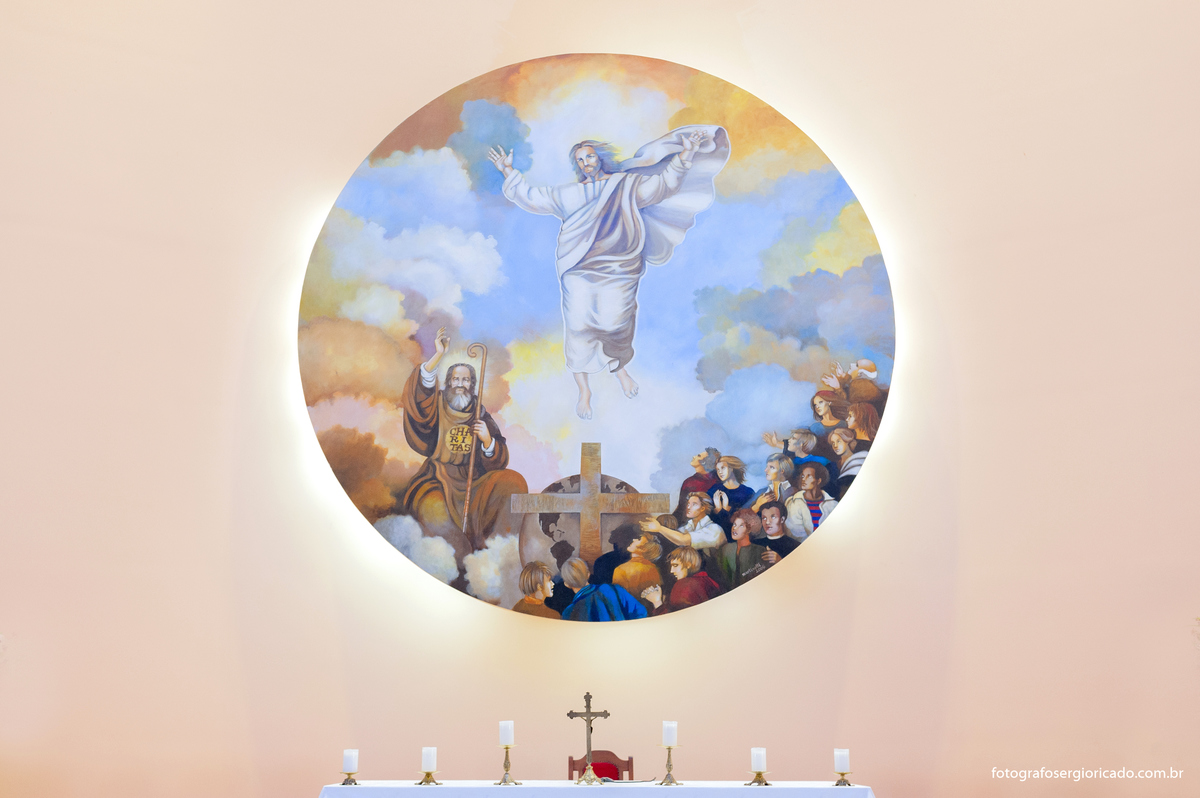 Fotografia do interior da Paróquia São Francisco de Paula na Barra da Tijuca no Rio de Janeiro