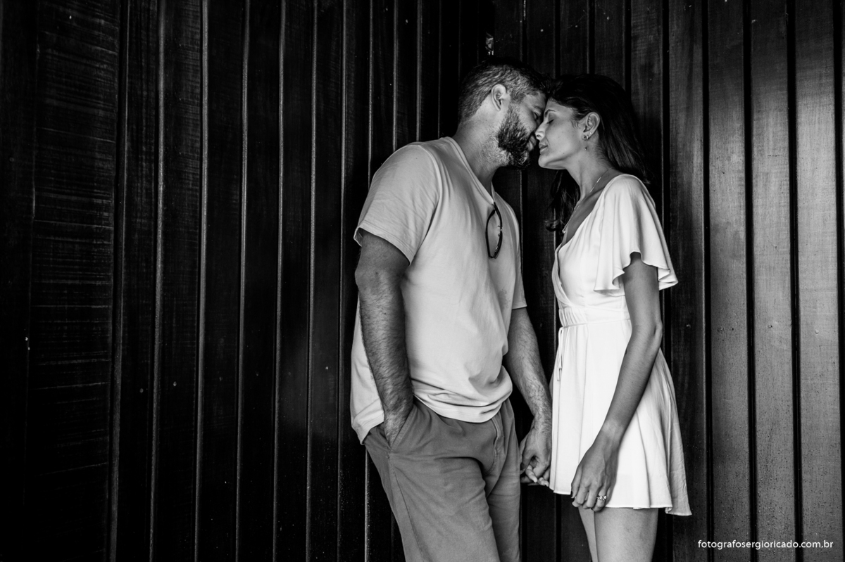 Fotografia de ensaio de casal na Pousada Atlânica Jungle Lodge na Praia do Pouso em Ilha Grande, Angra dos Reis no Rio de Janeiro.