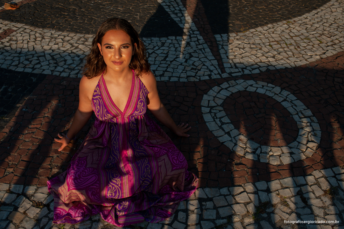 foto do ensaio de debutante com vestido rosa na urca no rio de janeiro 