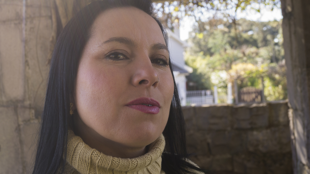 Close de frente no rosto da Tatiane
