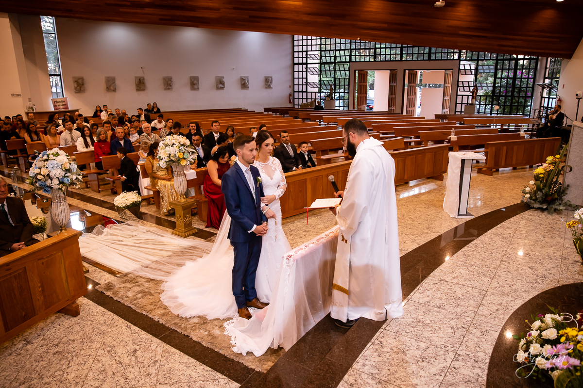 making of noivo curitiba; casamento curitiba; casamento santuário sagrado coração; casamento salão acqua eventos; fotografo de casamento curitiba; vestido de noiva curitiba; london noivas; maquiagem de noiva; carro da noiva; 