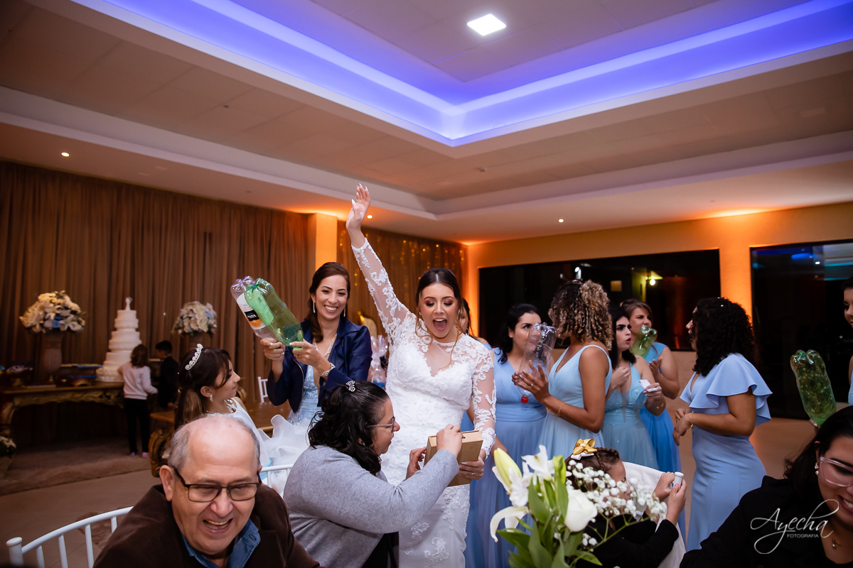 making of noivo curitiba; casamento curitiba; casamento santuário sagrado coração; casamento salão acqua eventos; fotografo de casamento curitiba; vestido de noiva curitiba; london noivas; maquiagem de noiva; carro da noiva; 