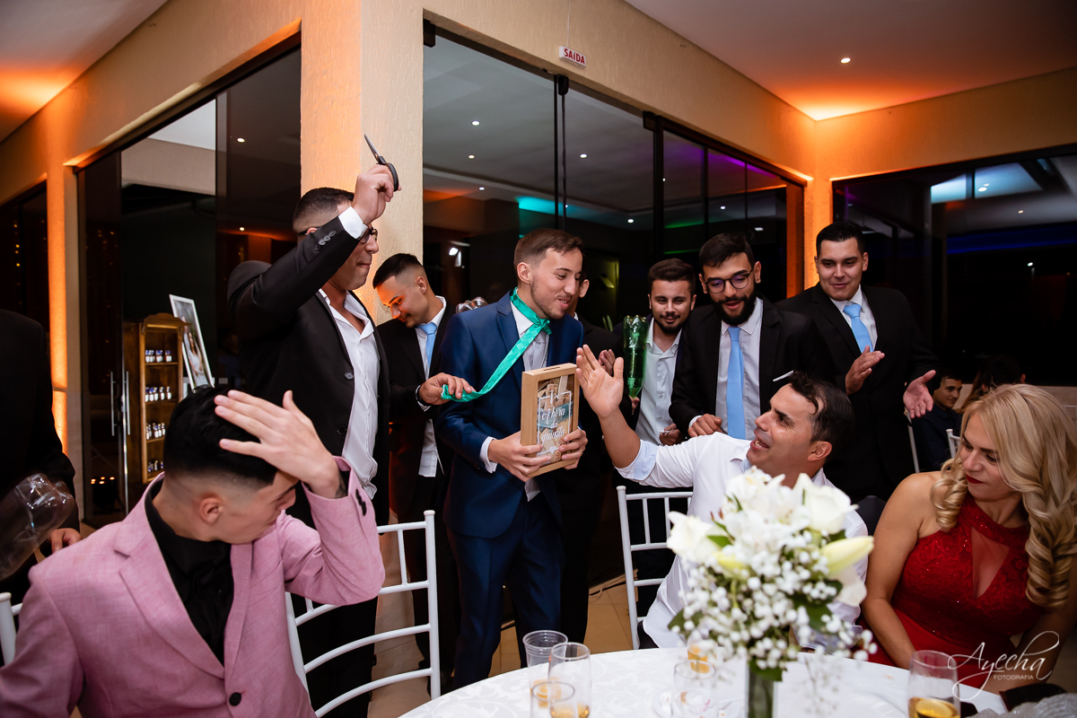 making of noivo curitiba; casamento curitiba; casamento santuário sagrado coração; casamento salão acqua eventos; fotografo de casamento curitiba; vestido de noiva curitiba; london noivas; maquiagem de noiva; carro da noiva; 