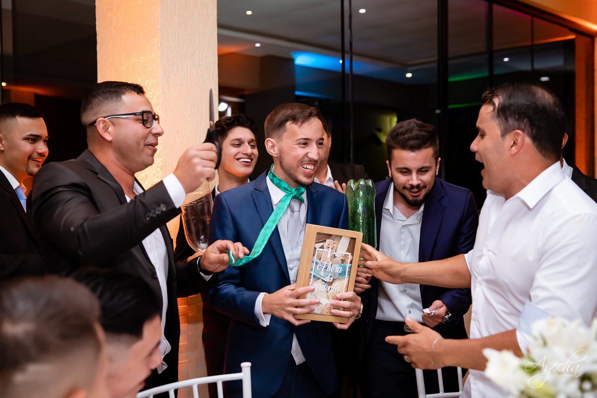 making of noivo curitiba; casamento curitiba; casamento santuário sagrado coração; casamento salão acqua eventos; fotografo de casamento curitiba; vestido de noiva curitiba; london noivas; maquiagem de noiva; carro da noiva; 