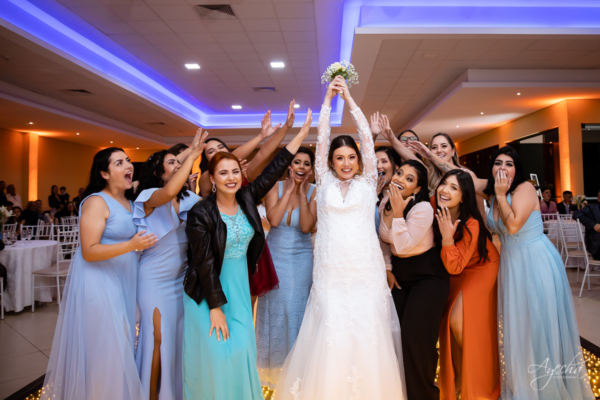 making of noivo curitiba; casamento curitiba; casamento santuário sagrado coração; casamento salão acqua eventos; fotografo de casamento curitiba; vestido de noiva curitiba; london noivas; maquiagem de noiva; carro da noiva; 