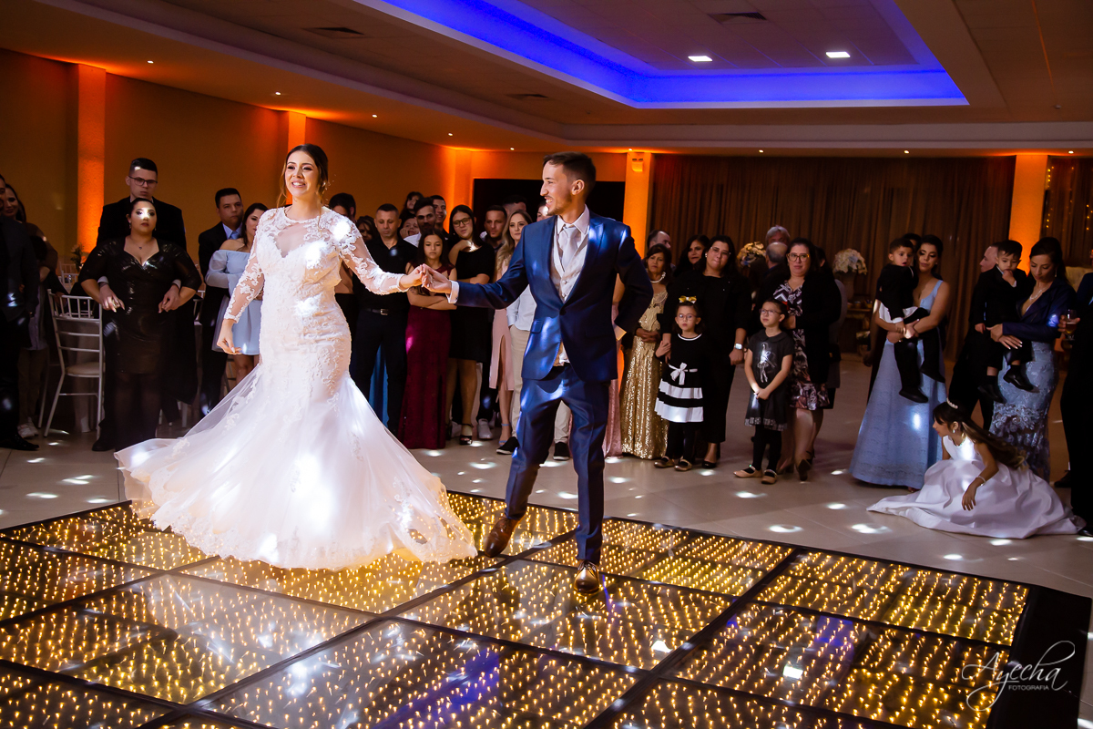 making of noivo curitiba; casamento curitiba; casamento santuário sagrado coração; casamento salão acqua eventos; fotografo de casamento curitiba; vestido de noiva curitiba; london noivas; maquiagem de noiva; carro da noiva; dança dos noivos curitiba; 