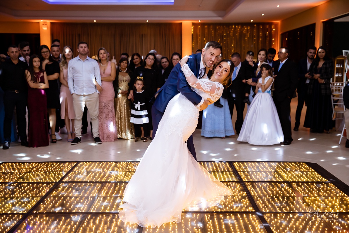 making of noivo curitiba; casamento curitiba; casamento santuário sagrado coração; casamento salão acqua eventos; fotografo de casamento curitiba; vestido de noiva curitiba; london noivas; maquiagem de noiva; carro da noiva; dança dos noivos curitiba; 