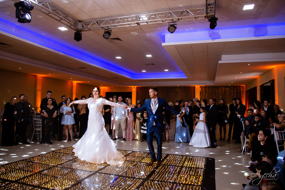 making of noivo curitiba; casamento curitiba; casamento santuário sagrado coração; casamento salão acqua eventos; fotografo de casamento curitiba; vestido de noiva curitiba; london noivas; maquiagem de noiva; carro da noiva; dança dos noivos curitiba; 