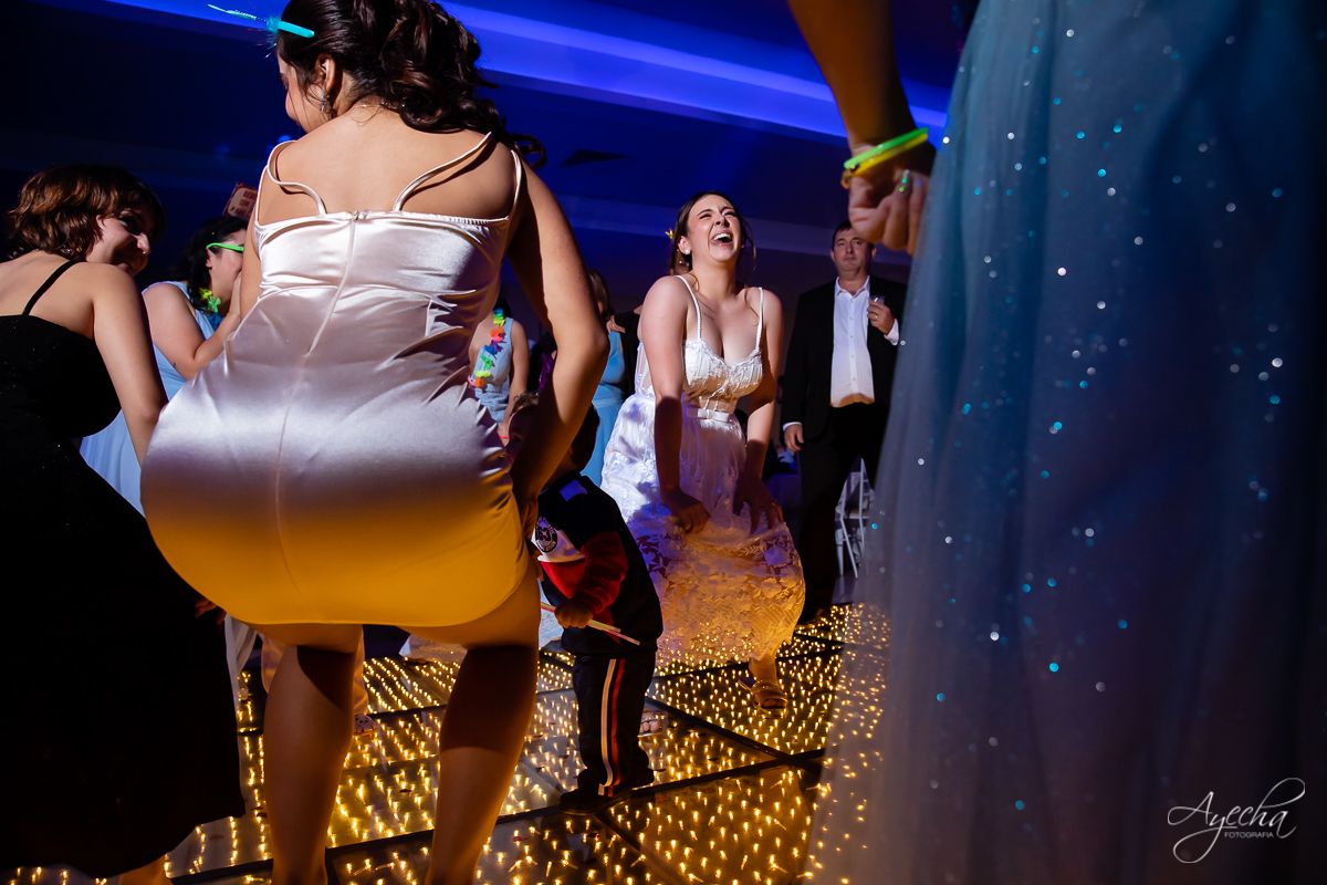 making of noivo curitiba; casamento curitiba; casamento santuário sagrado coração; casamento salão acqua eventos; fotografo de casamento curitiba; vestido de noiva curitiba; london noivas; maquiagem de noiva; carro da noiva; dança dos noivos curitiba; 