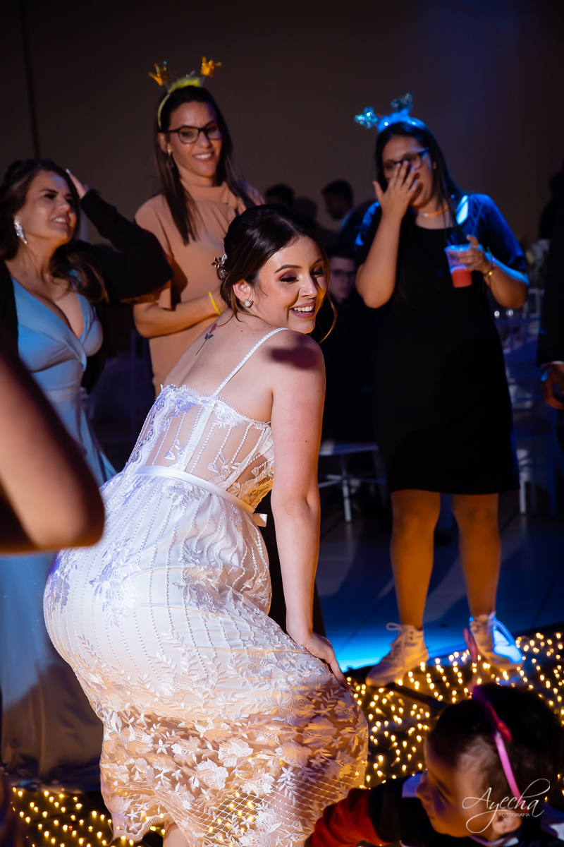 making of noivo curitiba; casamento curitiba; casamento santuário sagrado coração; casamento salão acqua eventos; fotografo de casamento curitiba; vestido de noiva curitiba; london noivas; maquiagem de noiva; carro da noiva; dança dos noivos curitiba; 