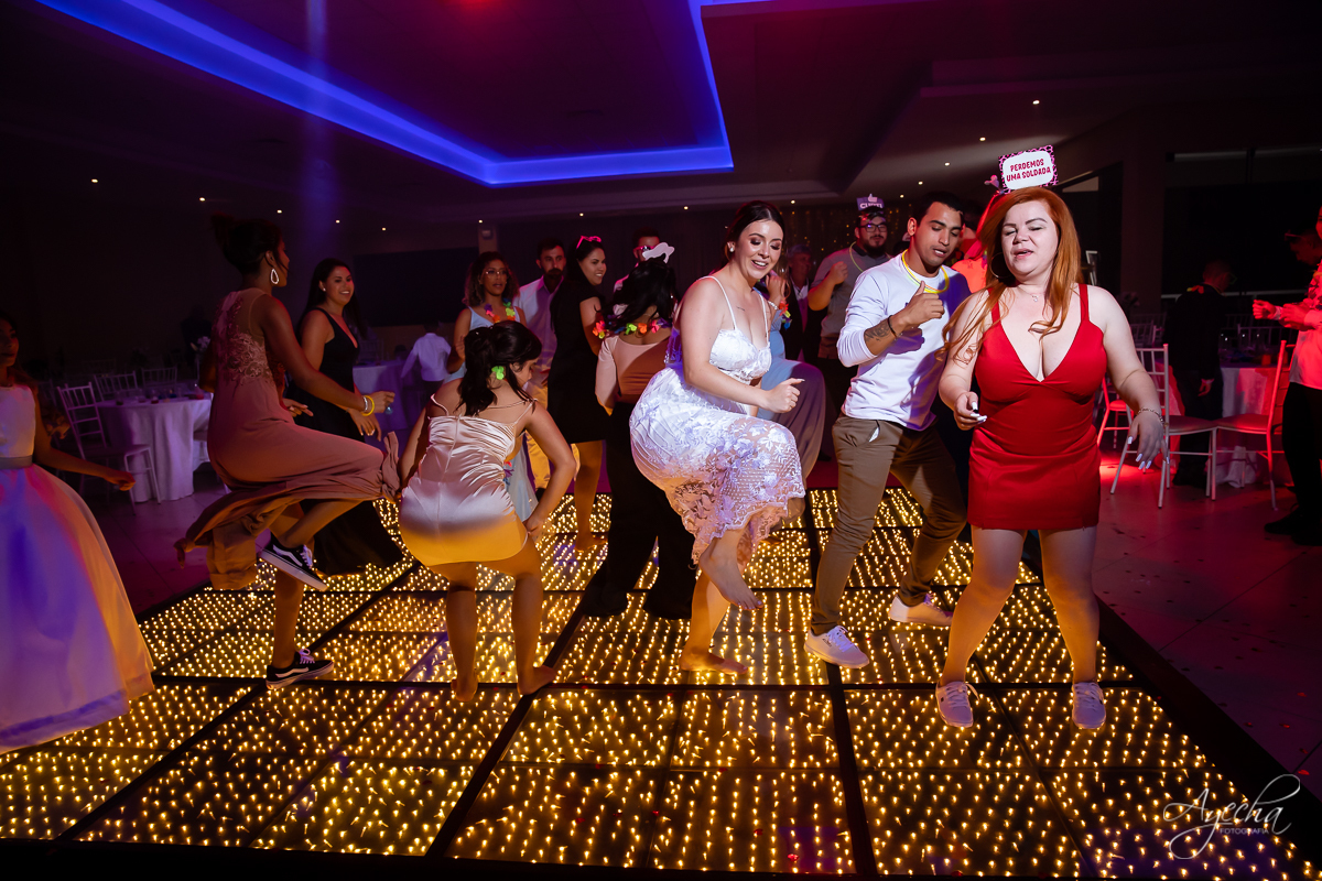 making of noivo curitiba; casamento curitiba; casamento santuário sagrado coração; casamento salão acqua eventos; fotografo de casamento curitiba; vestido de noiva curitiba; london noivas; maquiagem de noiva; carro da noiva; dança dos noivos curitiba; 