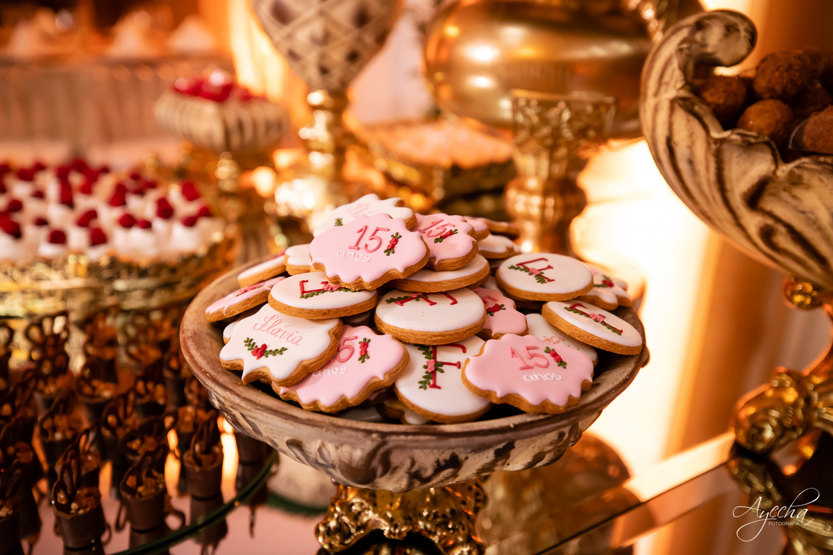 15 anos Curotoba; Cerezzo Eventos; Debutante Curitiba; Festa de debutante; festa de 15 anos; cerimonial curitiba; fotógrafo de 15 anos; fotógrafo de debutante; 15 anos piraquara; 15 anos são josé dos pinhais; vestido de debutante; idéias 15 anos