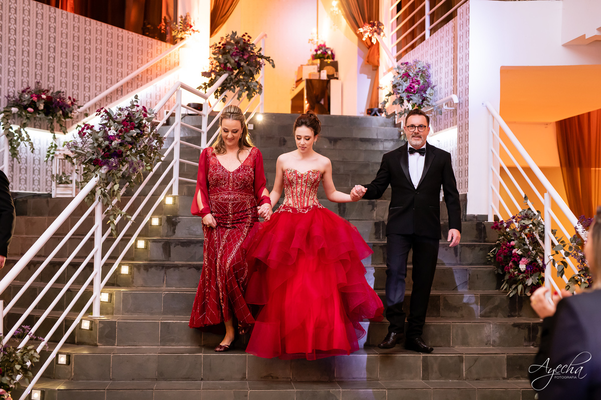15 anos Curotoba; Cerezzo Eventos; Debutante Curitiba; Festa de debutante; festa de 15 anos; cerimonial curitiba; fotógrafo de 15 anos; fotógrafo de debutante; 15 anos piraquara; 15 anos são josé dos pinhais; vestido de debutante; idéias 15 anos