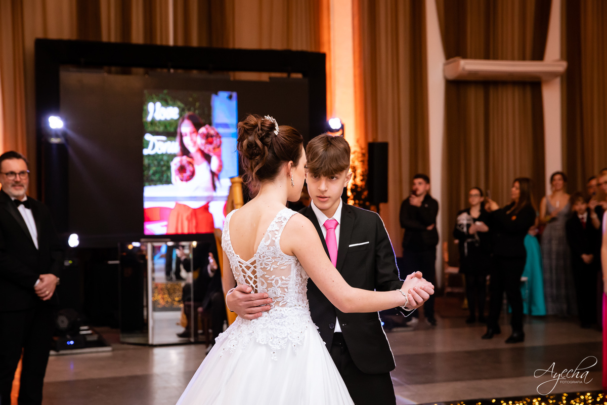 15 anos Curotoba; Cerezzo Eventos; Debutante Curitiba; Festa de debutante; festa de 15 anos; cerimonial curitiba; fotógrafo de 15 anos; fotógrafo de debutante; 15 anos piraquara; 15 anos são josé dos pinhais; vestido de debutante; idéias 15 anos