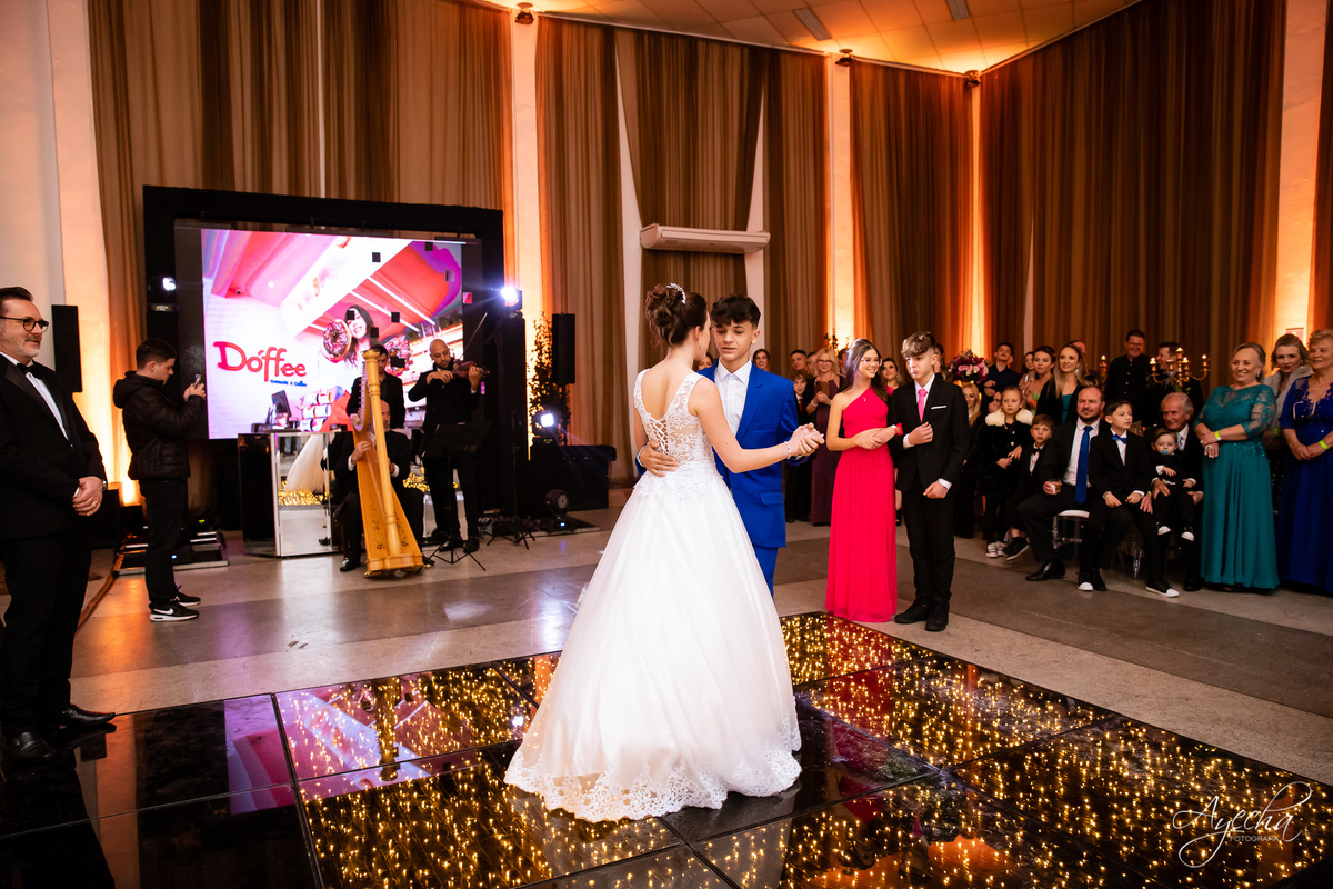 15 anos Curotoba; Cerezzo Eventos; Debutante Curitiba; Festa de debutante; festa de 15 anos; cerimonial curitiba; fotógrafo de 15 anos; fotógrafo de debutante; 15 anos piraquara; 15 anos são josé dos pinhais; vestido de debutante; idéias 15 anos