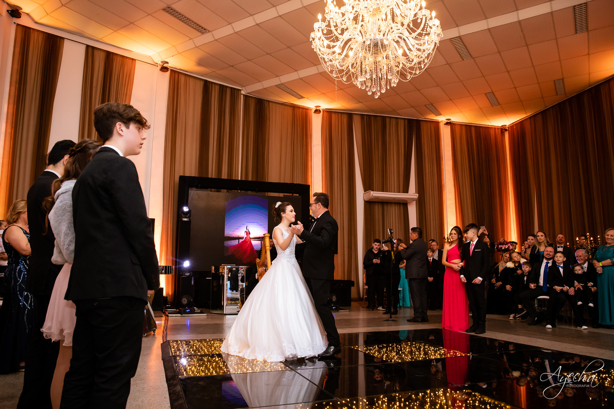 15 anos Curotoba; Cerezzo Eventos; Debutante Curitiba; Festa de debutante; festa de 15 anos; cerimonial curitiba; fotógrafo de 15 anos; fotógrafo de debutante; 15 anos piraquara; 15 anos são josé dos pinhais; vestido de debutante; idéias 15 anos