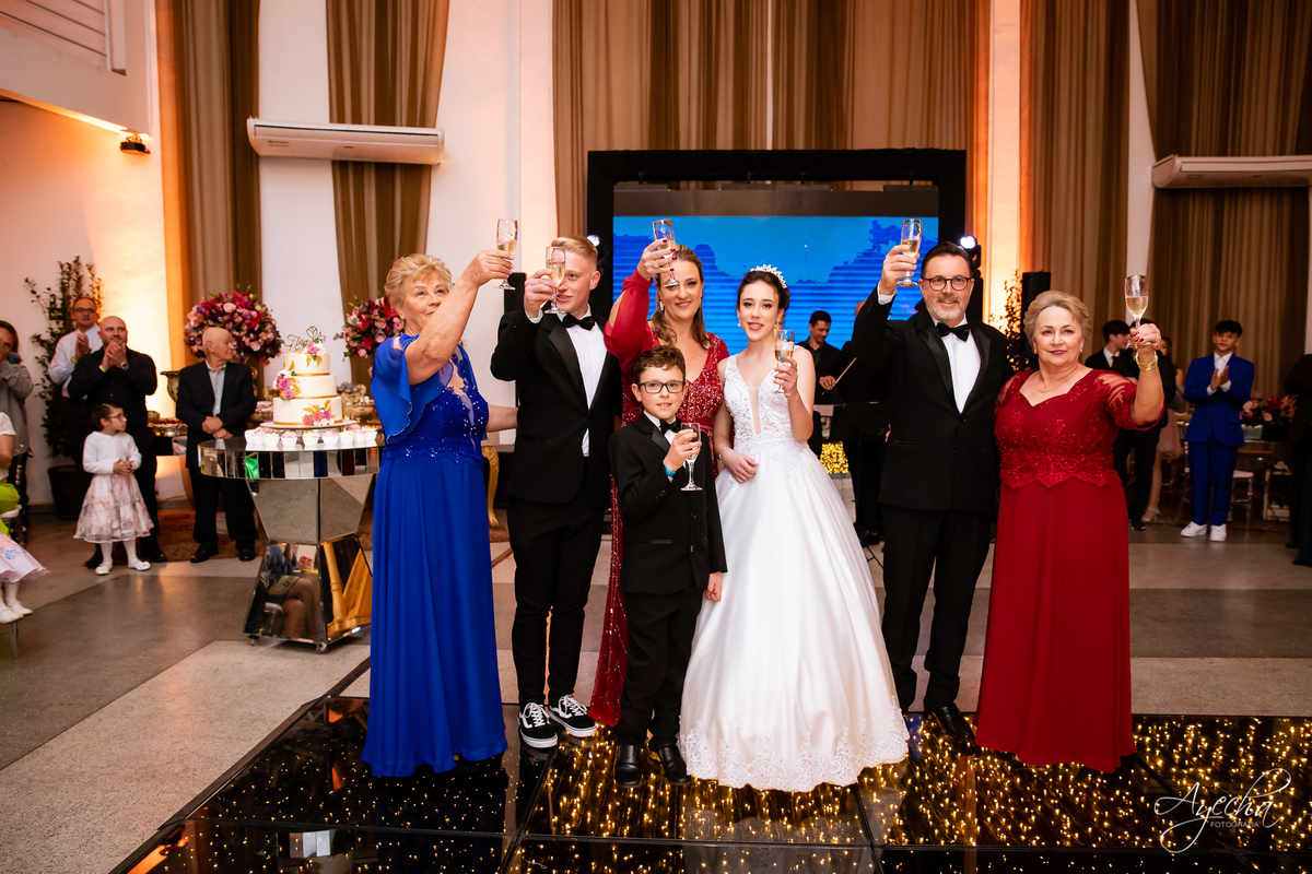 15 anos Curotoba; Cerezzo Eventos; Debutante Curitiba; Festa de debutante; festa de 15 anos; cerimonial curitiba; fotógrafo de 15 anos; fotógrafo de debutante; 15 anos piraquara; 15 anos são josé dos pinhais; vestido de debutante; idéias 15 anos