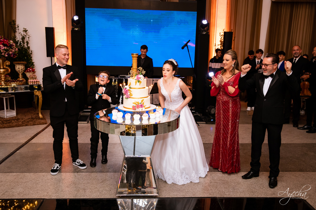 15 anos Curotoba; Cerezzo Eventos; Debutante Curitiba; Festa de debutante; festa de 15 anos; cerimonial curitiba; fotógrafo de 15 anos; fotógrafo de debutante; 15 anos piraquara; 15 anos são josé dos pinhais; vestido de debutante; idéias 15 anos