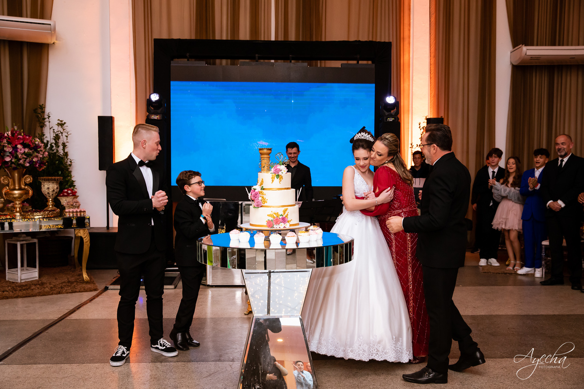 15 anos Curotoba; Cerezzo Eventos; Debutante Curitiba; Festa de debutante; festa de 15 anos; cerimonial curitiba; fotógrafo de 15 anos; fotógrafo de debutante; 15 anos piraquara; 15 anos são josé dos pinhais; vestido de debutante; idéias 15 anos