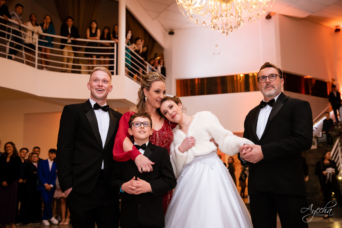 15 anos Curotoba; Cerezzo Eventos; Debutante Curitiba; Festa de debutante; festa de 15 anos; cerimonial curitiba; fotógrafo de 15 anos; fotógrafo de debutante; 15 anos piraquara; 15 anos são josé dos pinhais; vestido de debutante; idéias 15 anos