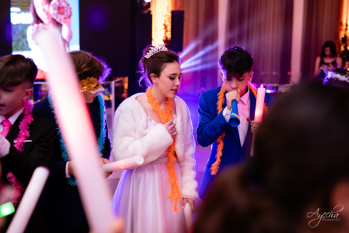 15 anos Curotoba; Cerezzo Eventos; Debutante Curitiba; Festa de debutante; festa de 15 anos; cerimonial curitiba; fotógrafo de 15 anos; fotógrafo de debutante; 15 anos piraquara; 15 anos são josé dos pinhais; vestido de debutante; idéias 15 anos