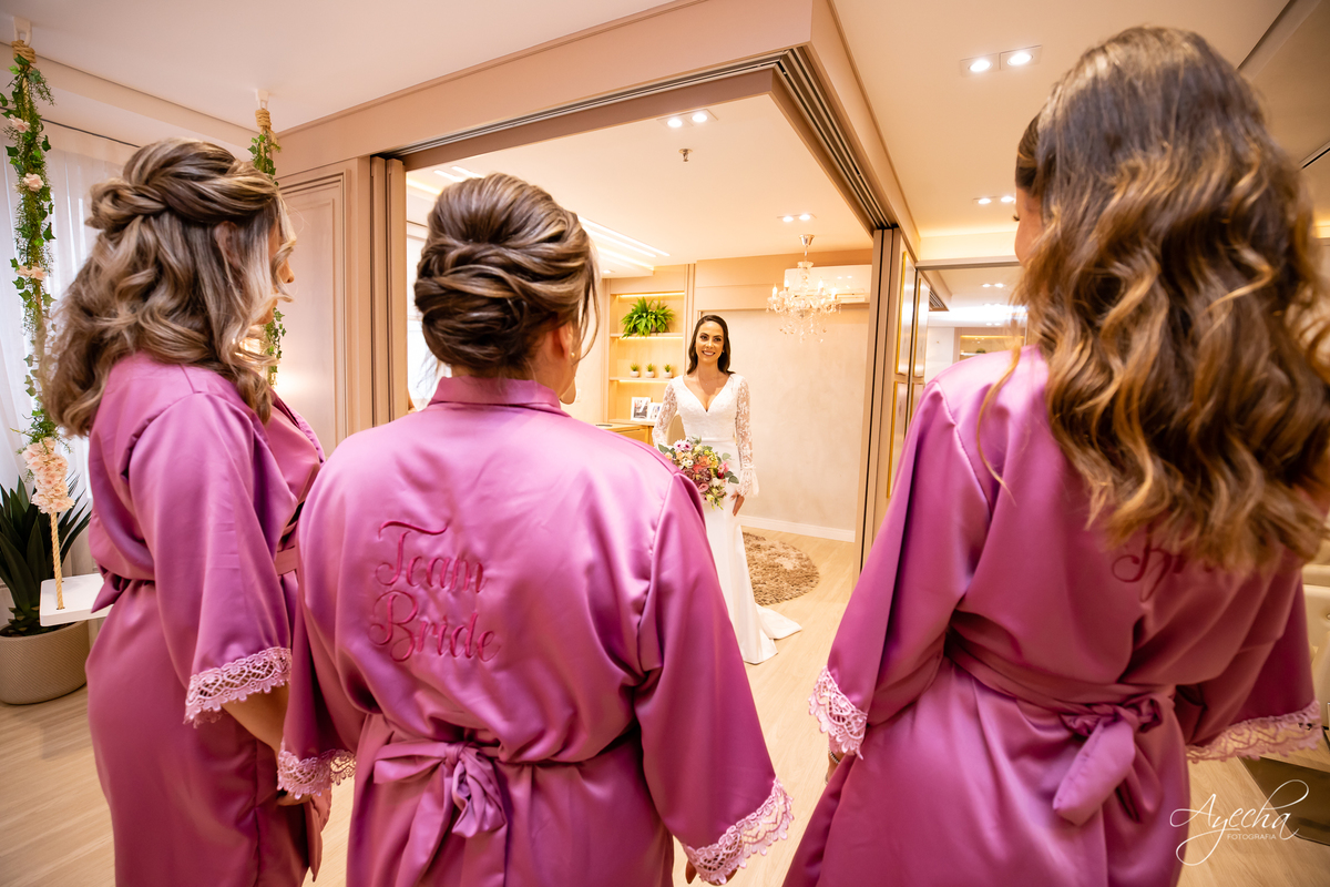 Making of noiva Curitiba; Melissa Campano, Bouquet de Noiva Curitiba; As Floristas Bouquet; Selma Dy Carvalho; Bella Vista Eventos; Casamento Curitiba; Fotógrafo Casamento Curitiba; Debutante Curitiba; Maquiagem Noiva; Vestido Noiva; 