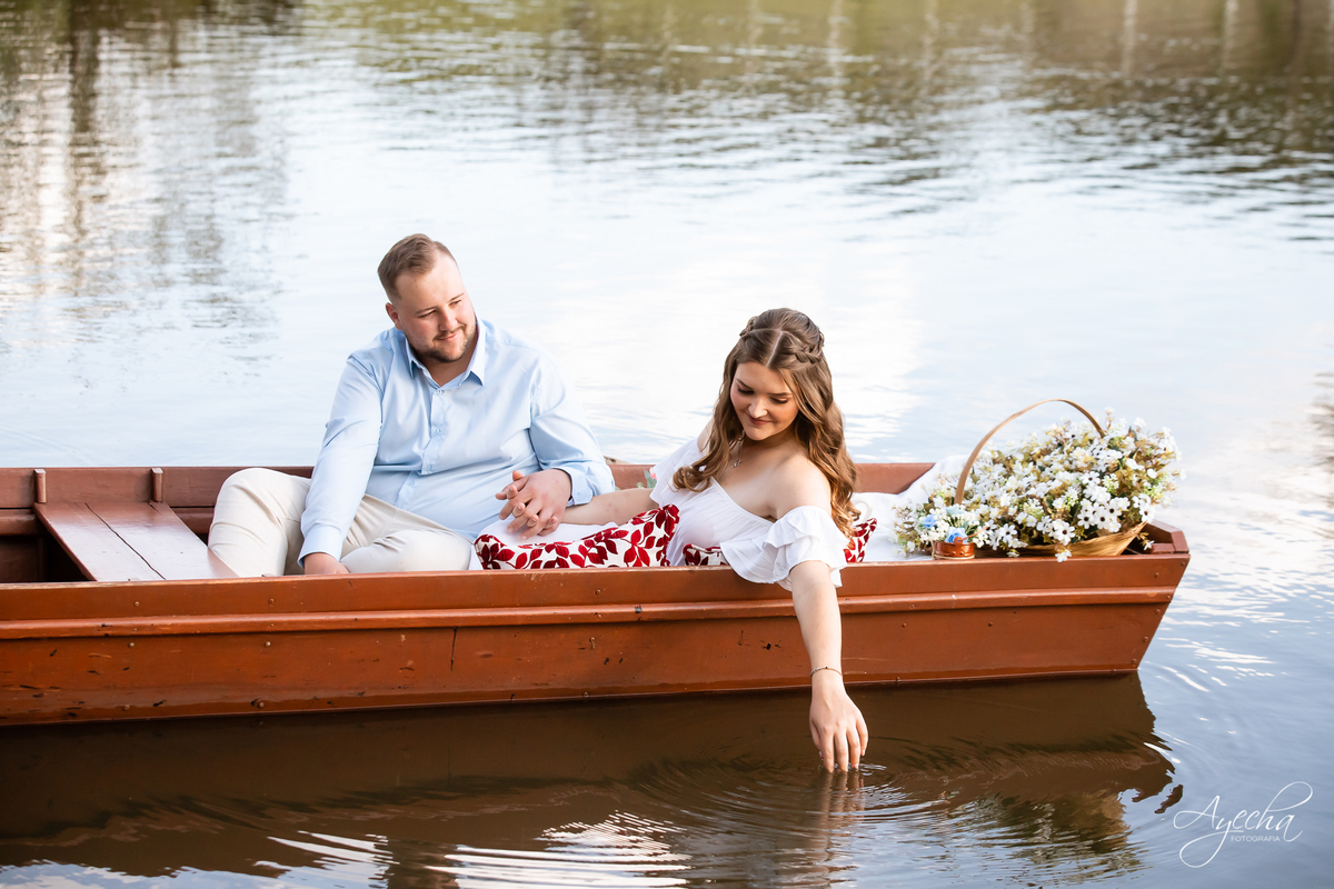 Chácara Sentinela; pre wedding Curitiba; ensaio de casal curitiba; casamentos curitiba; ensaio chácara; inspiração ensaio de casal; piraquara; pinhais; colombo; ensaio de família; ensaio com cachorros; barquinho; cavalo; debutantes; 15 anos curitiba;