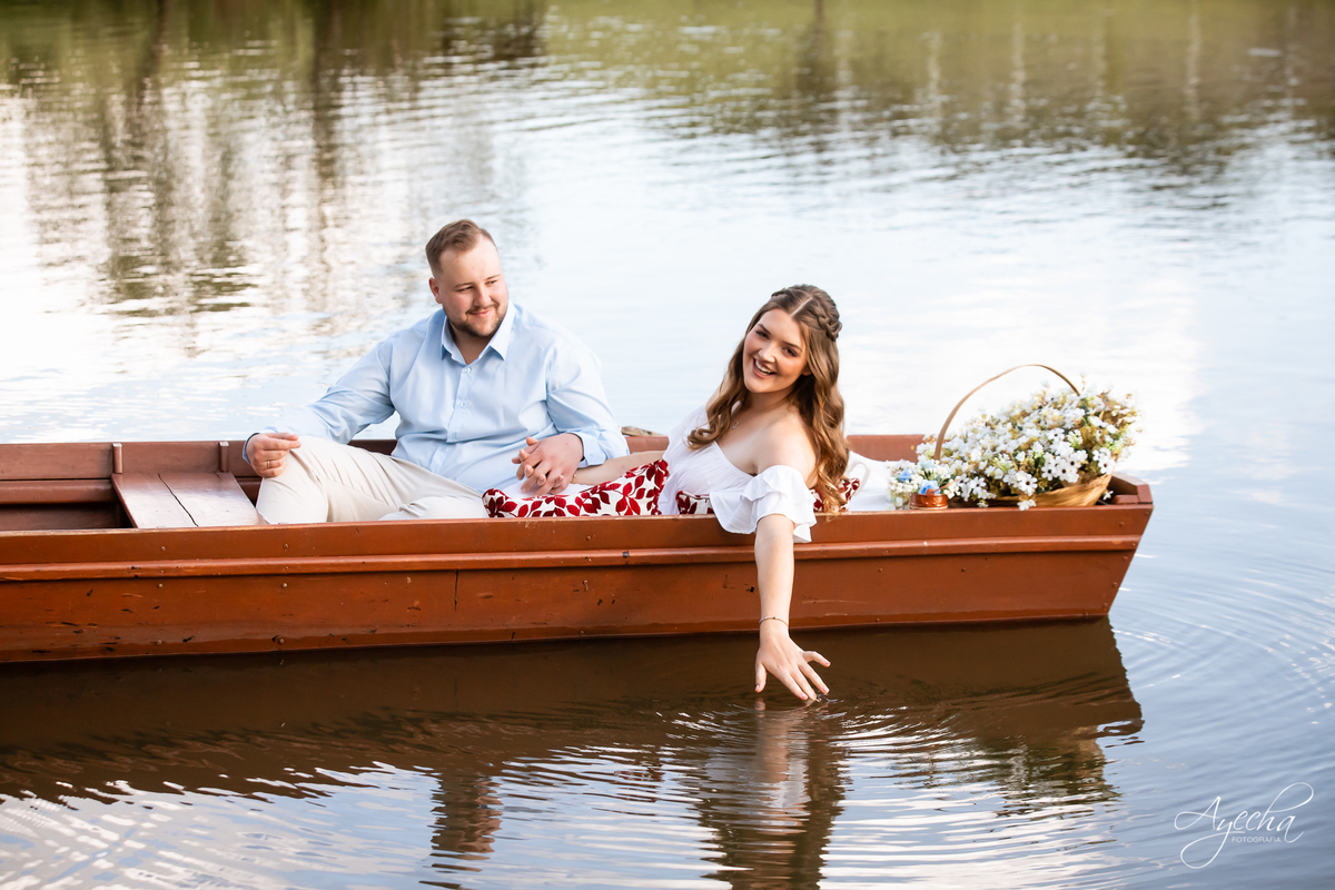 Chácara Sentinela; pre wedding Curitiba; ensaio de casal curitiba; casamentos curitiba; ensaio chácara; inspiração ensaio de casal; piraquara; pinhais; colombo; ensaio de família; ensaio com cachorros; barquinho; cavalo; debutantes; 15 anos curitiba;