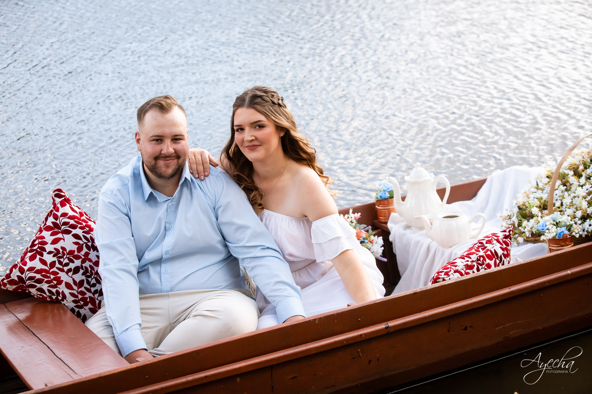 Chácara Sentinela; pre wedding Curitiba; ensaio de casal curitiba; casamentos curitiba; ensaio chácara; inspiração ensaio de casal; piraquara; pinhais; colombo; ensaio de família; ensaio com cachorros; barquinho; cavalo; debutantes; 15 anos curitiba;