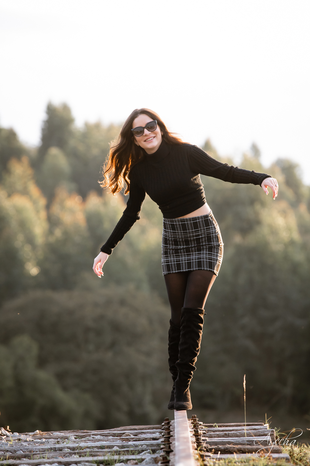 Chácara Sentinela; Ensaios em Curitiba, Ensaio com cavalo curitiba; lugar para fazer ensaio curitiba; fotos românticas; ensaio romântico; ensaio fashion; ensaio de debutante curitiba; 15 anos curitiba; book 15 anos curitiba; 