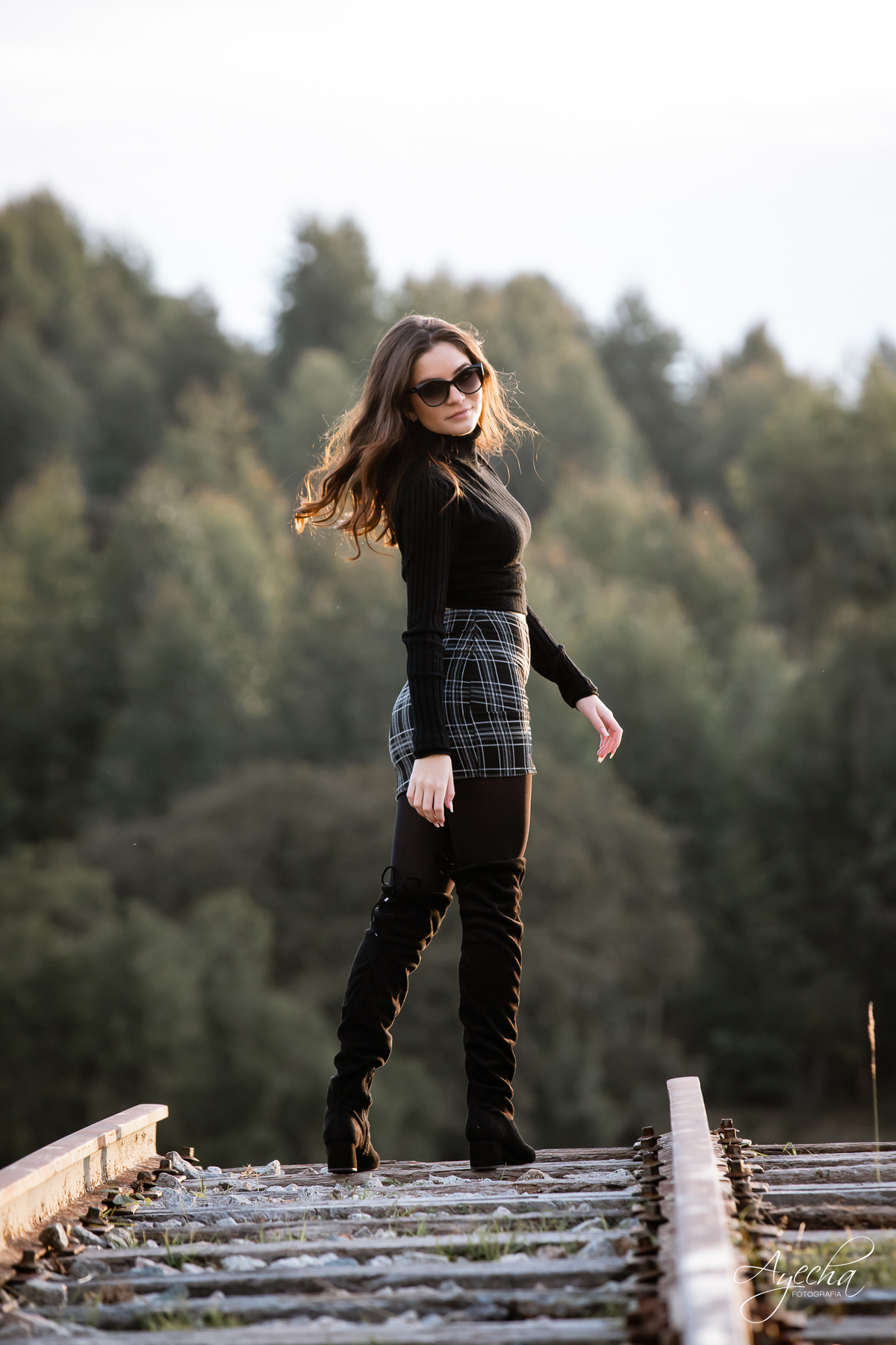 Chácara Sentinela; Ensaios em Curitiba, Ensaio com cavalo curitiba; lugar para fazer ensaio curitiba; fotos românticas; ensaio romântico; ensaio fashion; ensaio de debutante curitiba; 15 anos curitiba; book 15 anos curitiba; 