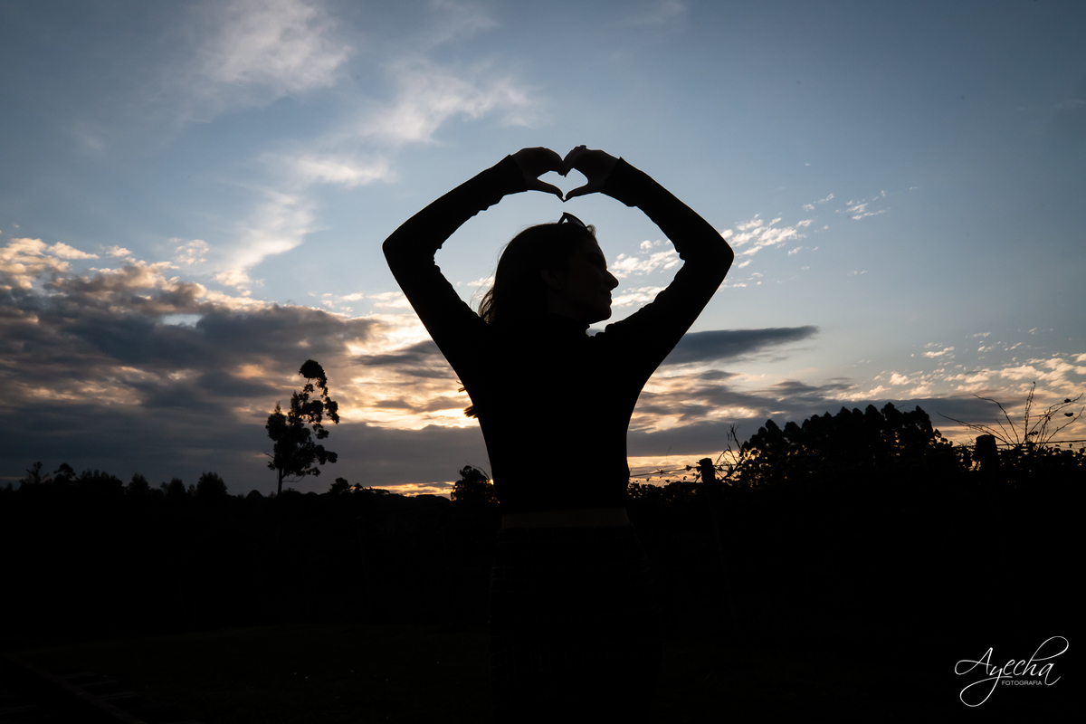 Chácara Sentinela; Ensaios em Curitiba, Ensaio com cavalo curitiba; lugar para fazer ensaio curitiba; fotos românticas; ensaio romântico; ensaio fashion; ensaio de debutante curitiba; 15 anos curitiba; book 15 anos curitiba; 