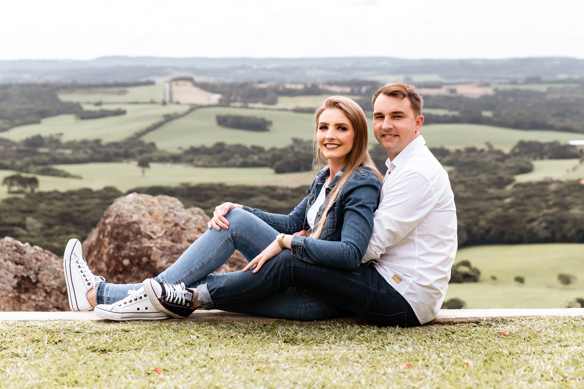 Ensaio pre wedding; ensaio de casal; ensaios curitiba; fotografos de casamento; fotografia de casamento; vestido para ensaio fotográfico; recanto das pedras fotos; fotografos curitiba; melhores fotografos de casamento curitiba; top 10 fotografos; 