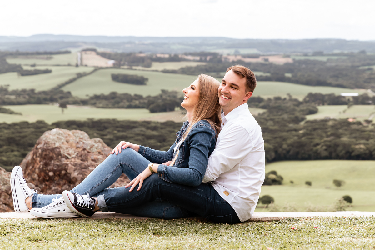 Ensaio pre wedding; ensaio de casal; ensaios curitiba; fotografos de casamento; fotografia de casamento; vestido para ensaio fotográfico; recanto das pedras fotos; fotografos curitiba; melhores fotografos de casamento curitiba; top 10 fotografos; 