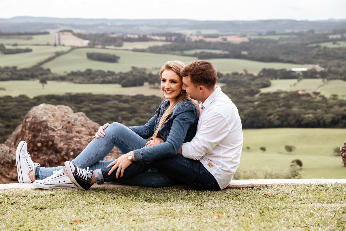 Ensaio pre wedding; ensaio de casal; ensaios curitiba; fotografos de casamento; fotografia de casamento; vestido para ensaio fotográfico; recanto das pedras fotos; fotografos curitiba; melhores fotografos de casamento curitiba; top 10 fotografos; 