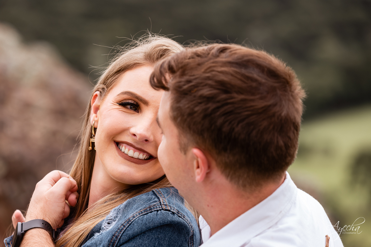 Ensaio pre wedding; ensaio de casal; ensaios curitiba; fotografos de casamento; fotografia de casamento; vestido para ensaio fotográfico; recanto das pedras fotos; fotografos curitiba; melhores fotografos de casamento curitiba; top 10 fotografos; 