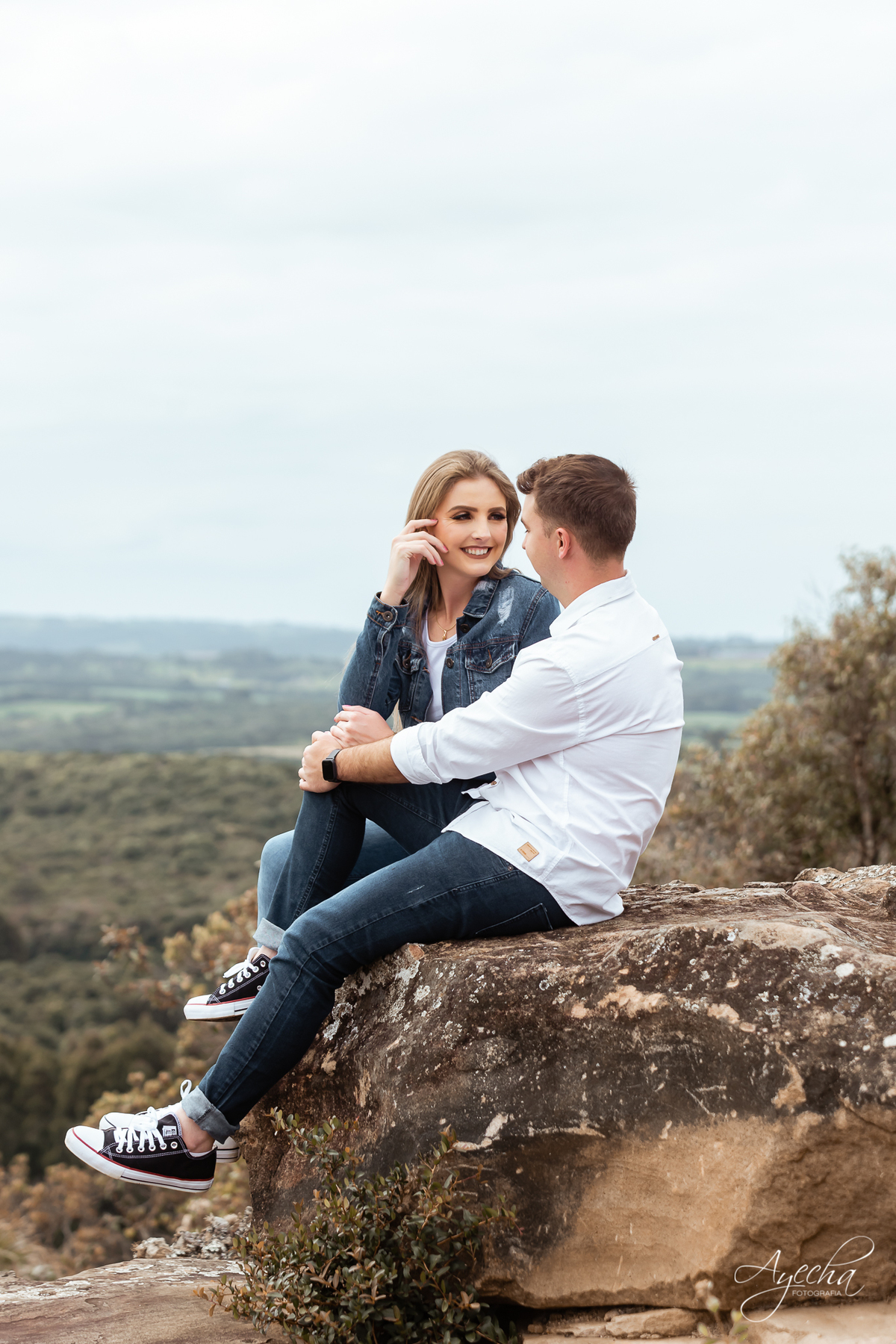 Ensaio pre wedding; ensaio de casal; ensaios curitiba; fotografos de casamento; fotografia de casamento; vestido para ensaio fotográfico; recanto das pedras fotos; fotografos curitiba; melhores fotografos de casamento curitiba; top 10 fotografos; 