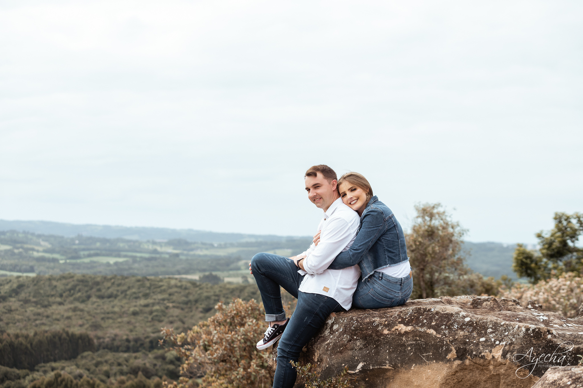 Ensaio pre wedding; ensaio de casal; ensaios curitiba; fotografos de casamento; fotografia de casamento; vestido para ensaio fotográfico; recanto das pedras fotos; fotografos curitiba; melhores fotografos de casamento curitiba; top 10 fotografos; 